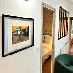 Apartment De 60 M2 Avec 2 Et Place De Parking, Coeur De *