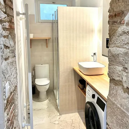 Appartement De 60 M2 Avec 2 Chambres, Cœur De