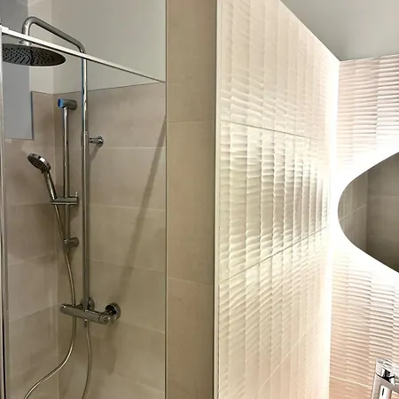 De 60 M2 Avec 2 Et Place De Parking, Coeur De *