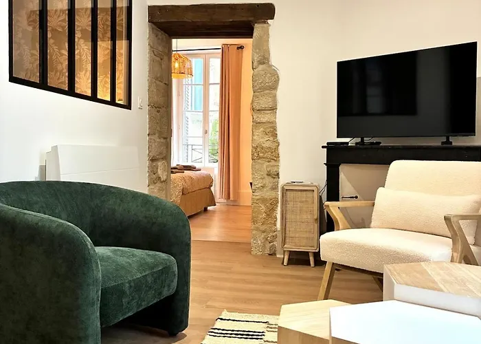 Appartement De 60 M2 Avec 2 Chambres, Cœur De *