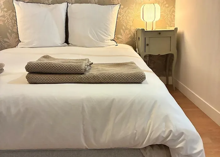 Appartement De 60 M2 Avec 2 Chambres, Cœur De *