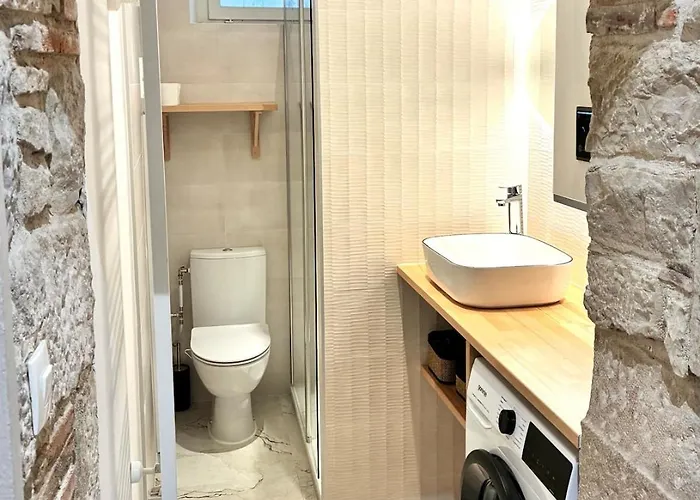 Appartement De 60 M2 Avec 2 Chambres, Cœur De